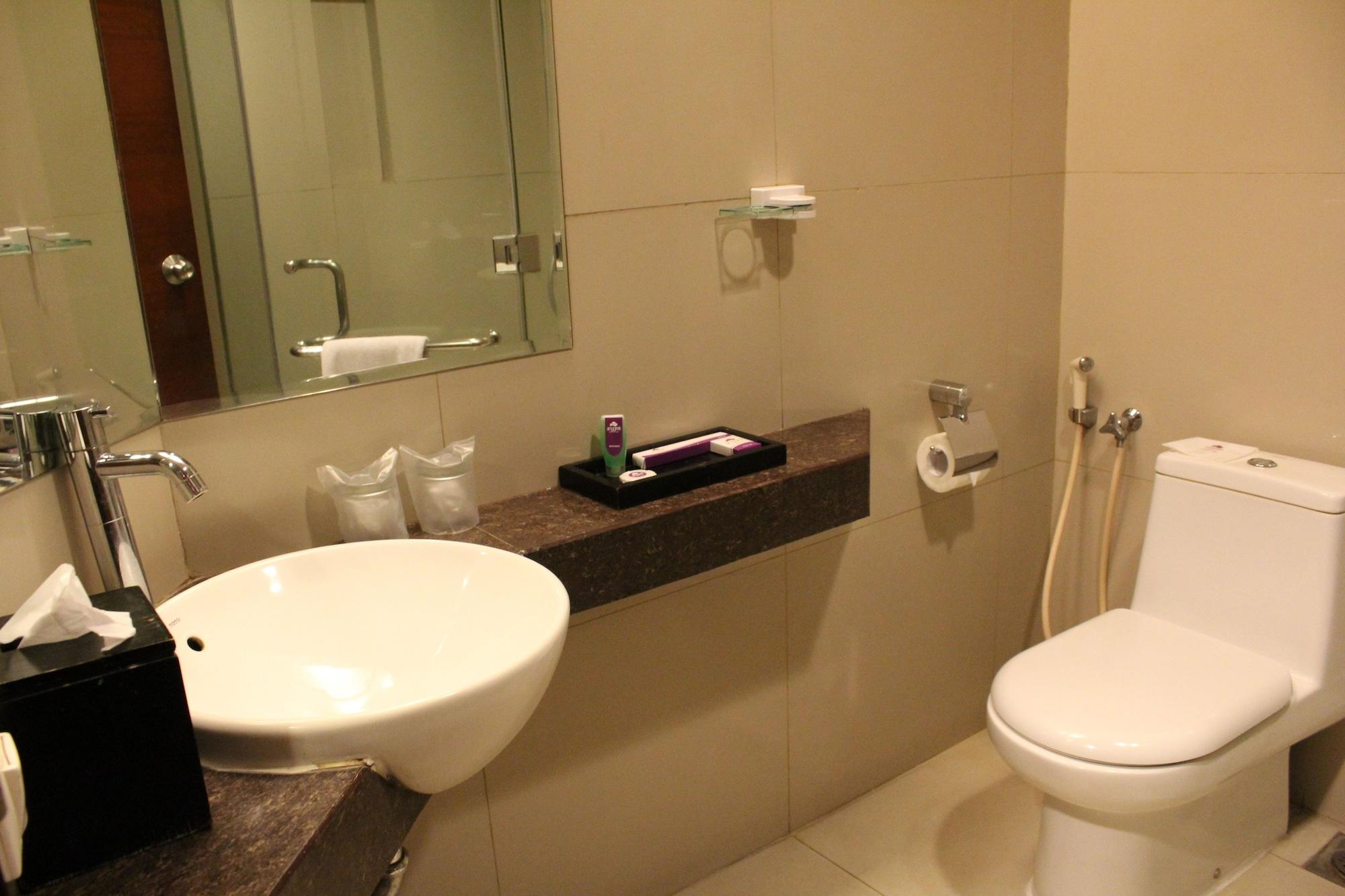 Anggrek Shopping Hotel 2*