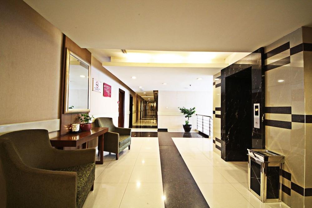 Hotel Anggrek Shopping 2*