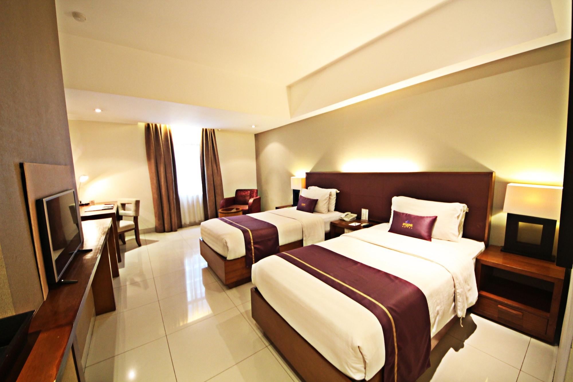 Anggrek Shopping Hotel 2*