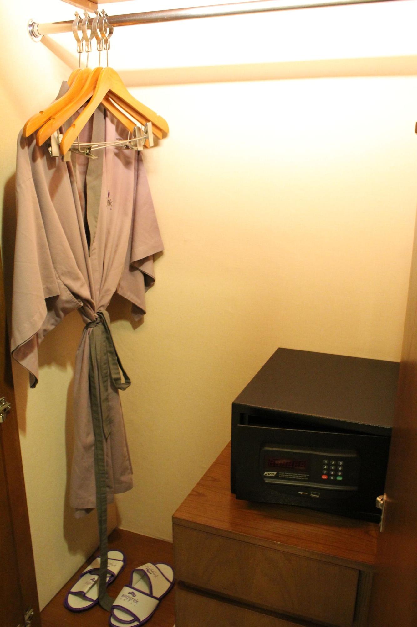 Anggrek Shopping Hotel