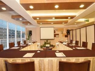 Anggrek Shopping Hotel 2*
